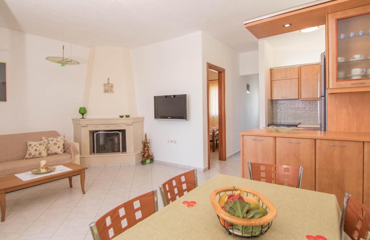 Fedra Apartments, View, Free Parking, 2Mins To Beach Палекастрон Екстериор снимка